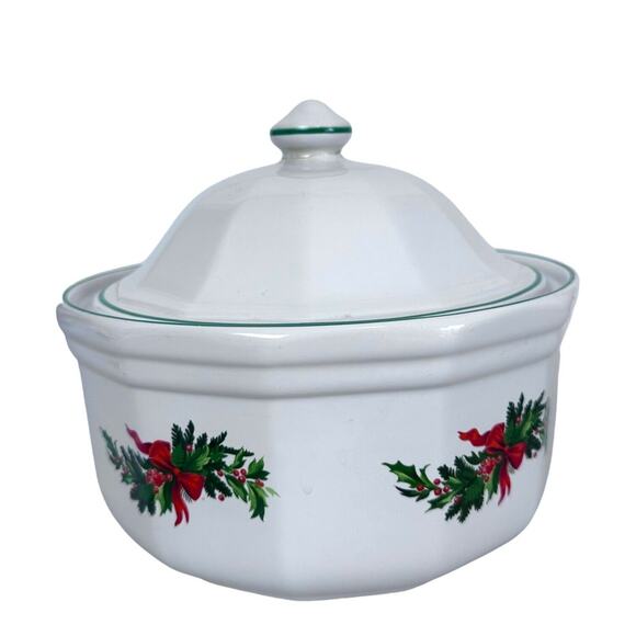 Pfaltzgraff Heritage Christmas Casserole Dish Lid 1.75 Quart Flaw on Lid Only - Picture 2 of 10